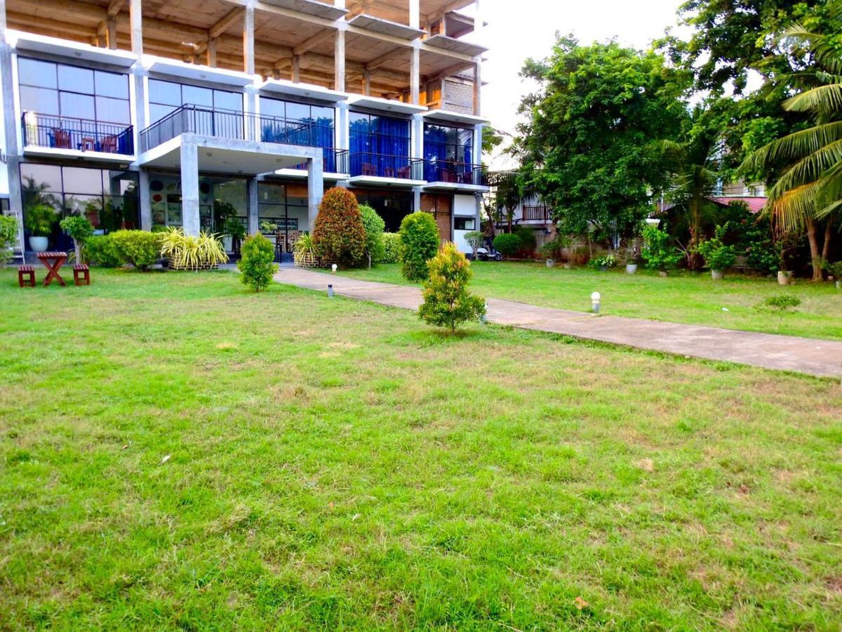 Aqua Marine Beach Hotel Kalkudah  Bagian luar foto
