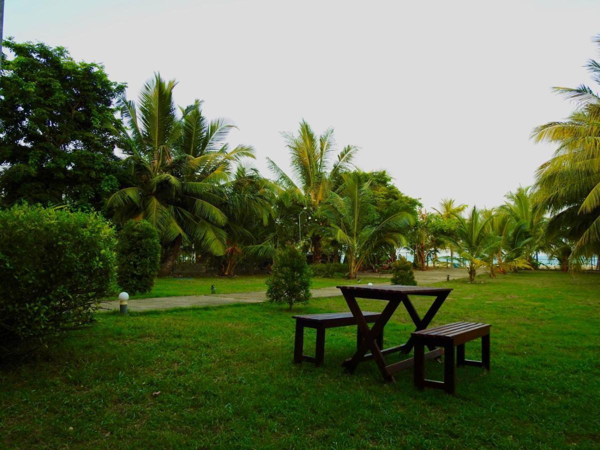 Aqua Marine Beach Hotel Kalkudah  Bagian luar foto